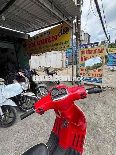 Piaggio Vespa Đỏ