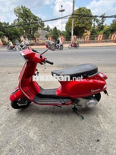 Piaggio Vespa Đỏ
