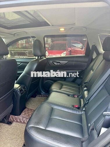 Nissan X-Trail 2.5 Premium 2018 Đen 10 vạn km