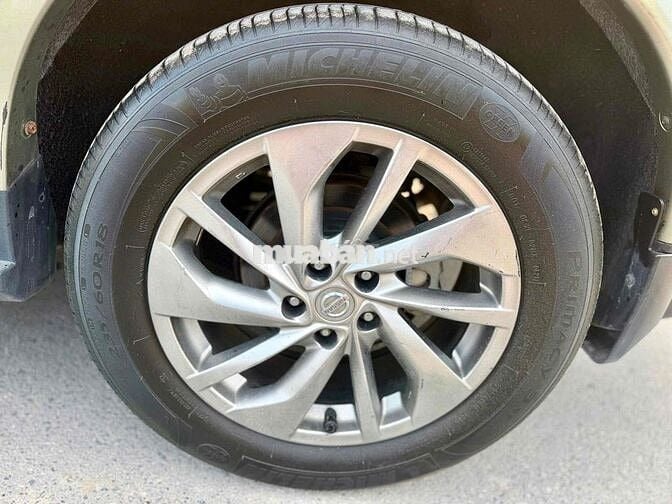 Nissan X-Trail 2.5 Premium 2018 Đen 10 vạn km