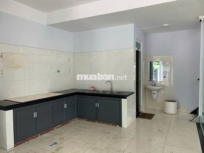 - Cho thuê căn góc 2 mặt tiền đường thông khu B đường Trần Thị Liền