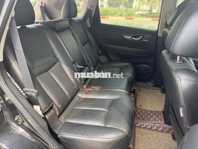 Nissan X-Trail 2.5 Premium 2018 Đen 10 vạn km