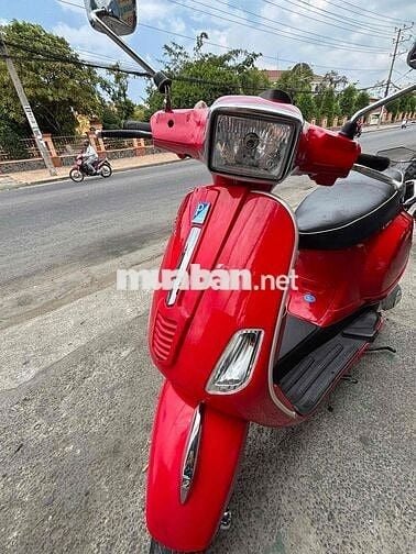 Piaggio Vespa Đỏ