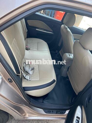 Toyota Vios 2010 Vàng cát