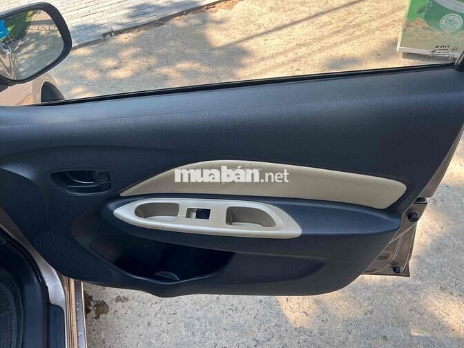Toyota Vios 2010 Vàng cát
