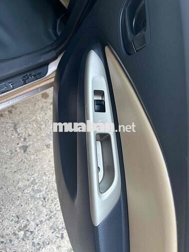 Toyota Vios 2010 Vàng cát