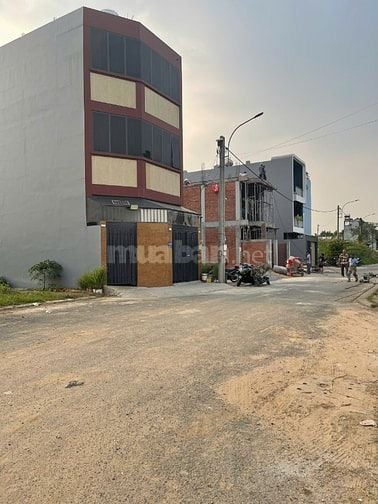 Bán đất nền đường Bưng Ông Thoàn quận 9, sổ đỏ, 3 mặt tiền. Vị trí đẹp