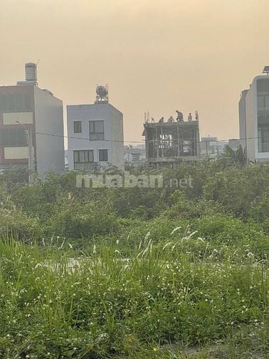Bán đất nền đường Bưng Ông Thoàn quận 9, sổ đỏ, 3 mặt tiền. Vị trí đẹp