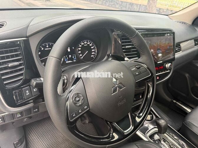 Mitsubishi Outlander 2.0 Premium 2020 Trắng