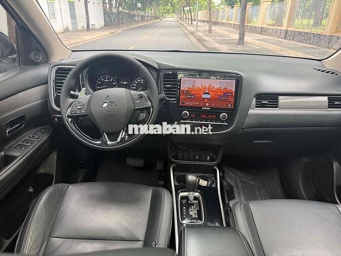 Mitsubishi Outlander 2.0 Premium 2020 Trắng