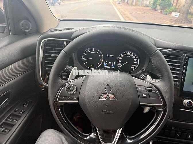 Mitsubishi Outlander 2.0 Premium 2020 Trắng