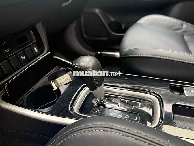 Mitsubishi Outlander 2.0 Premium 2020 Trắng