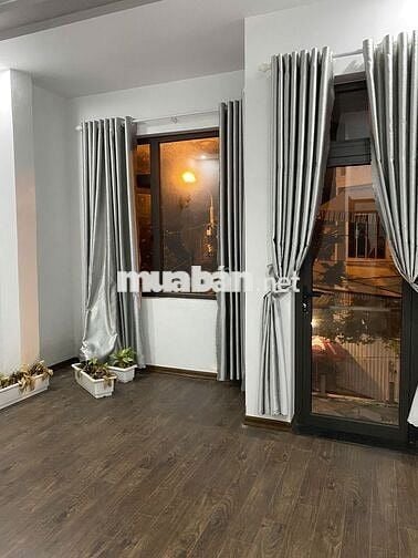 Nhà 3 tầng kiệt Cù Chính Lan ô tô vào đậu trước nhà được