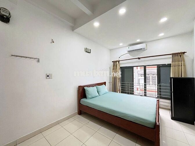 CH MẶT TIỀN TRẦN MINH QUYỀN GẦN VIỆT NAM QUỐC TỰ, NHÀ HÁT HÒA BÌNH