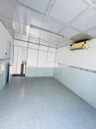 *Nhà giá 3tr/tháng *Thuận tiện kinh doanh  ( có sẵn 1 máy lạnh )  Cho