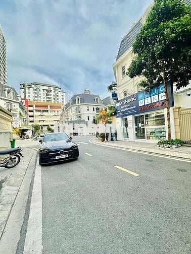 Cho thuê nhà Phổ Quang, Phú Nhuận, Khu Golden Masion - DTSD 400m2