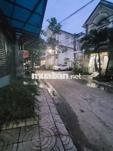 Phòng cho thuê trong nhà nguyên căn gần KTX khu B