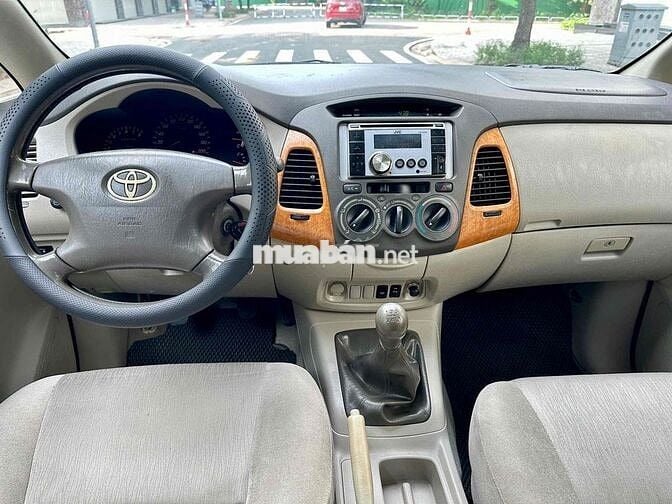 Toyota Innova G 2011 Số sàn Vàng cát