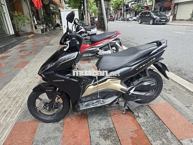 Honda Air Blade 2020 Đen vàng đồng 45.000 km