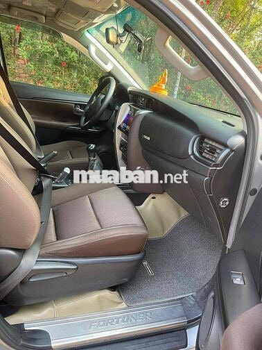 Toyota Fortuner 2017 Số sàn Máy dầu Bạc