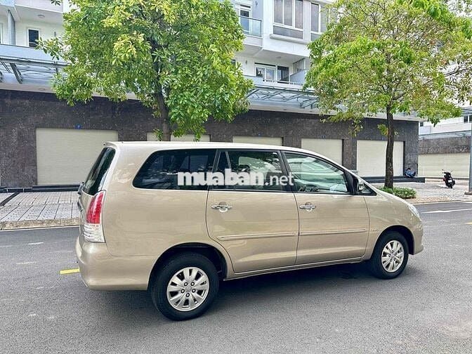 Toyota Innova G 2011 Số sàn Vàng cát
