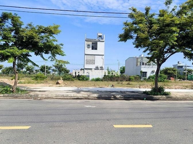 CC Chú Nghiêm Bán Đất Đường Ngọc Tịnh 10m5 khu Nam Hòa Xuân Giá 4.6 tỷ