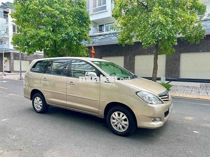 Toyota Innova G 2011 Số sàn Vàng cát