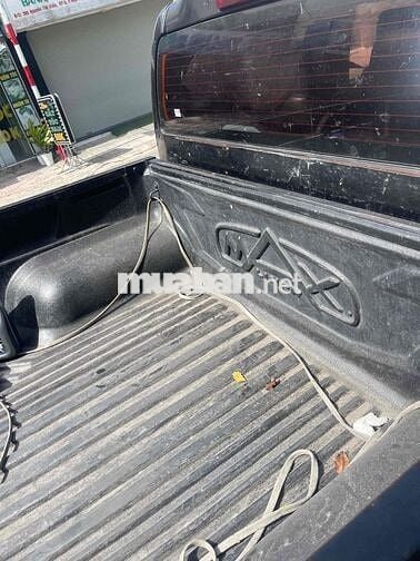 Isuzu D-Max 5 chỗ màu Đen