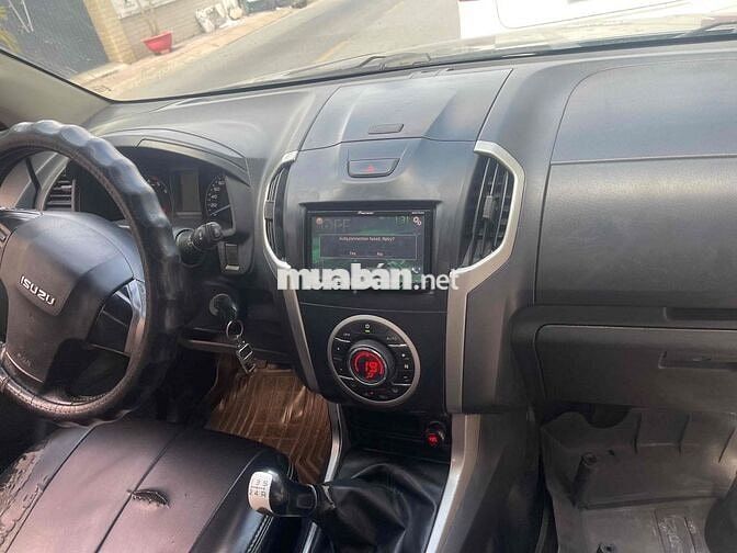 Isuzu D-Max 5 chỗ màu Đen