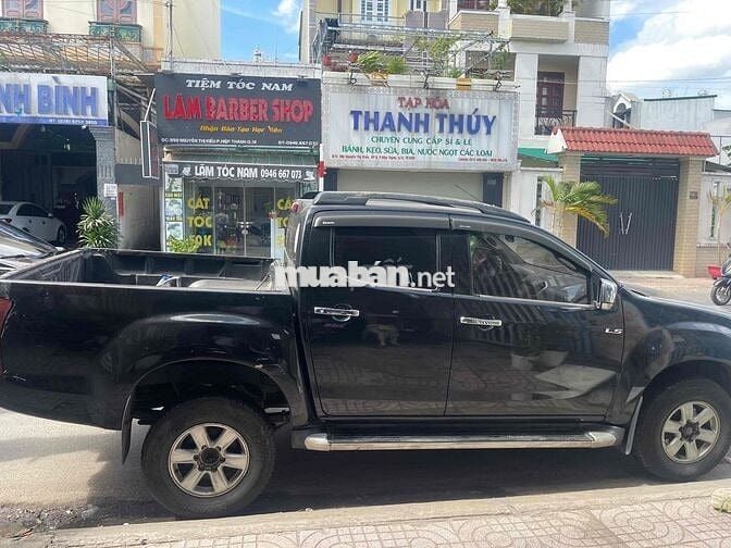 Isuzu D-Max 5 chỗ màu Đen