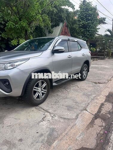 Toyota Fortuner 2017 Số sàn Máy dầu Bạc