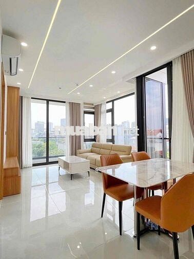 Cho thuê căn hộ 1 phòng ngủ ban công tại Trần Hưng Đạo , Quận 1