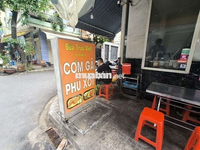 Tuyển - Thu ngân - Phục vụ
