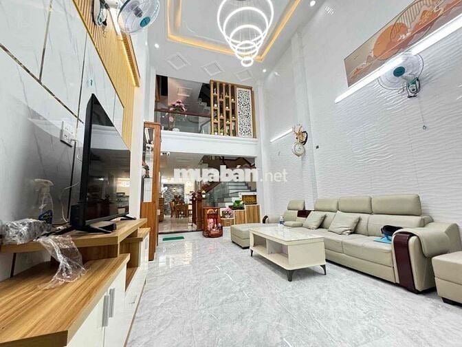SIÊU PHẨM THANG MÁY 5 TẦNG - XE HƠI NGỦ NHÀ - GẦN SÂN BAY - CHỈ 10 TỶ