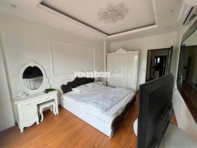 Cho thuê nhà mặt phố Đông Thiên, Vĩnh Hưng, gara ô tô
