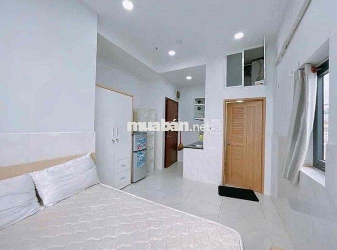 Studio full nội thất cửa sổ trời