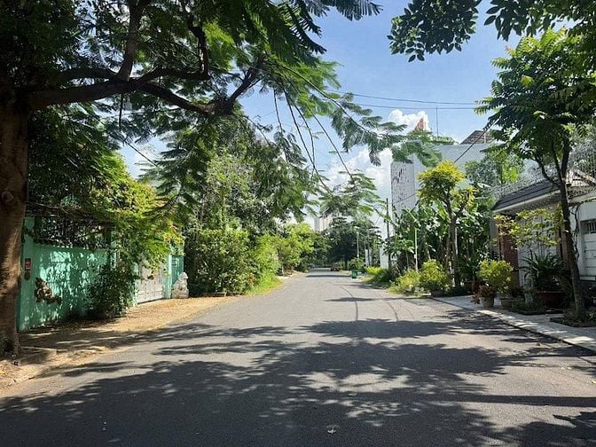 Bán góc 2 mặt tiền đường Lê Hữu Kiều và D14, 404m2 đất, ngang 20