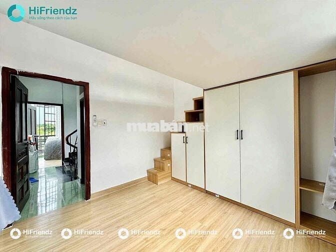 PHÒNG GÁC CAO BAN CÔNG CỬA SỔ TRỜI NGAY CỘNG HOÀ GIÁ 4TR5