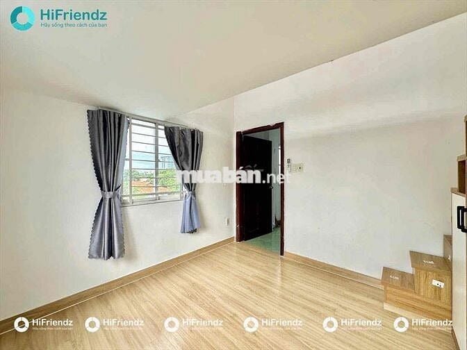 PHÒNG GÁC CAO BAN CÔNG CỬA SỔ TRỜI NGAY CỘNG HOÀ GIÁ 4TR5