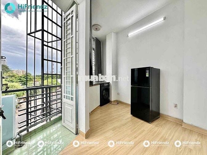 PHÒNG GÁC CAO BAN CÔNG CỬA SỔ TRỜI NGAY CỘNG HOÀ GIÁ 4TR5