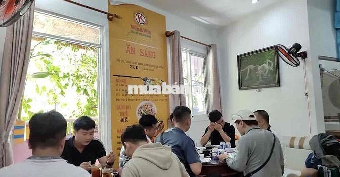 Tuyển nhân viên phục vụ bán cơm văn phòng