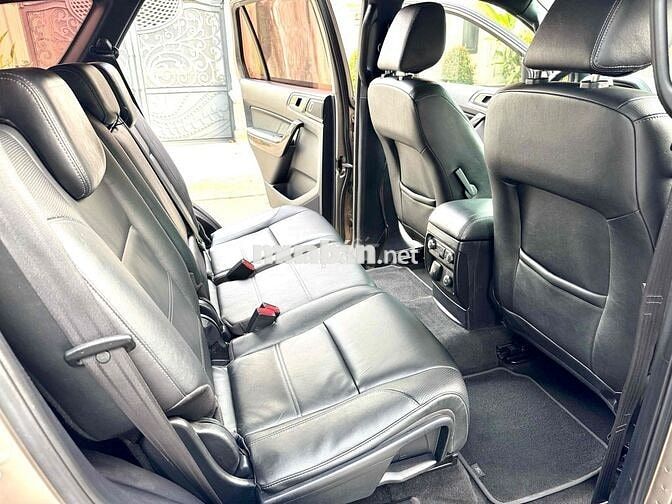 Ford Everest Titanium 4x4 AT 2019 odo 76,000 km