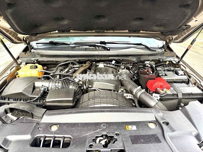 Ford Everest Titanium 4x4 AT 2019 odo 76,000 km
