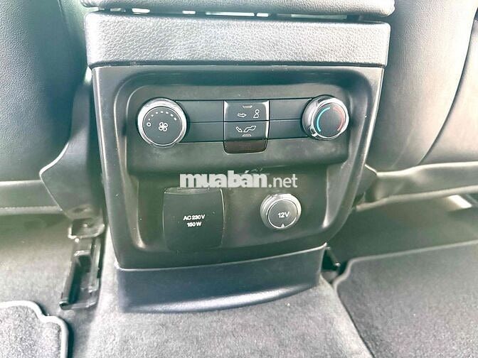 Ford Everest Titanium 4x4 AT 2019 odo 76,000 km