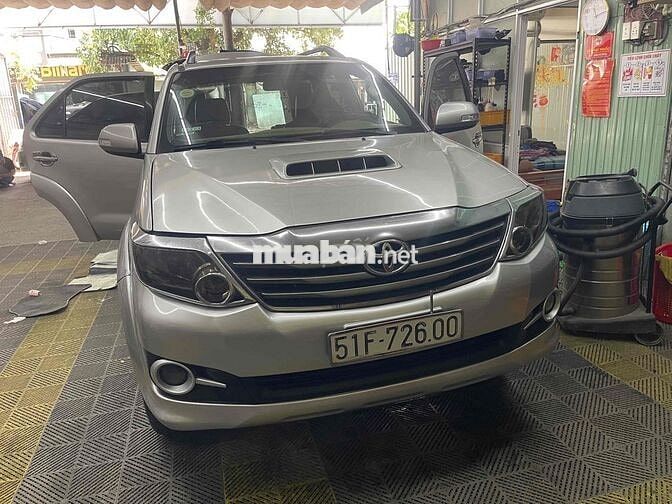 Toyota Fortuner 2016 Dầu Bạc