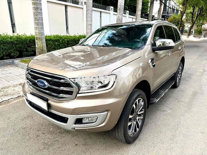 Ford Everest Titanium 4x4 AT 2019 odo 76,000 km