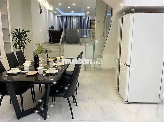 BỀ NGANG RỘNG XE HƠI RA VÀO HẦM DỄ DÀNG SÂN THƯỢNG TRƯỚC SAU THOÁNG 