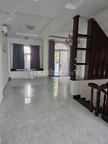 Cho thuê nhà Cityland Emart P5 Gò Vấp. Diện tích 6x20 4 tầng có hầm !