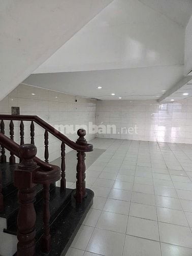 Cho thuê nhà Cityland Emart P5 Gò Vấp. Diện tích 6x20 4 tầng có hầm !