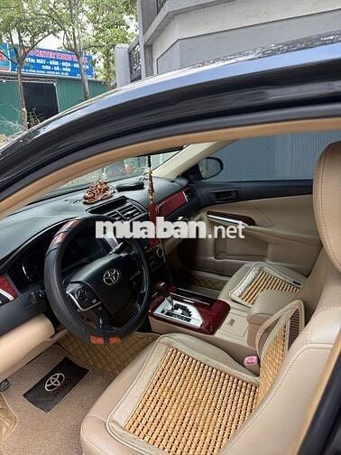 Toyota Camry 2.0E 2014 10 vạn km màu Đen